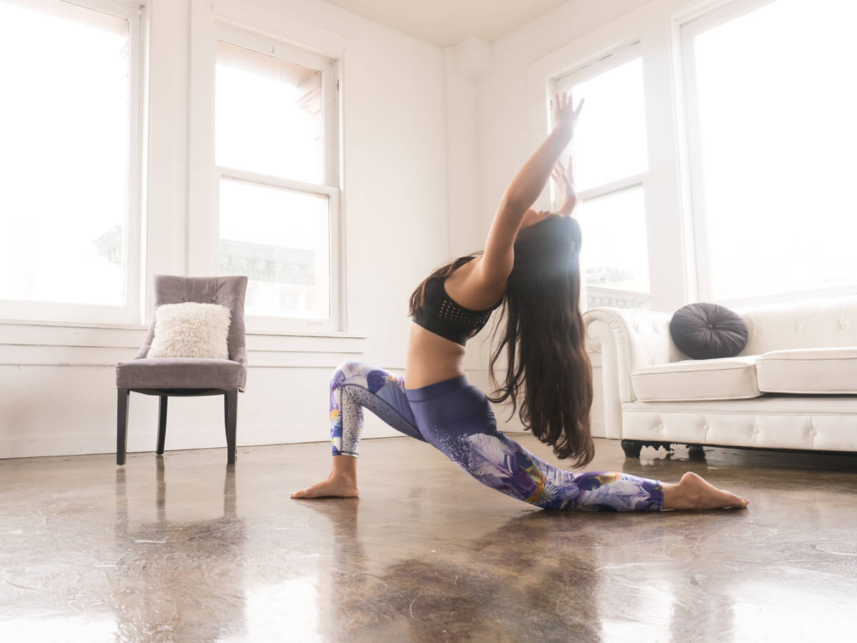 BodyselfieTV Online Workouts stretch class instructor teaching a stretch and recovery workout to improve flexibility