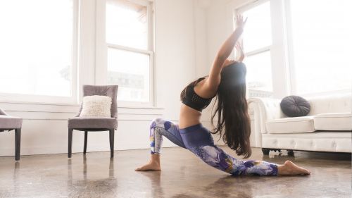 BodyselfieTV | Stephanie Noelani's polynesian dance inspired stretch workout